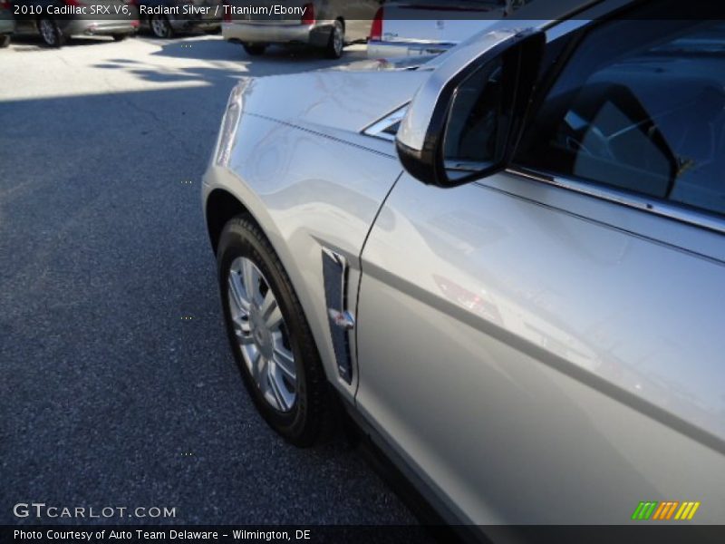 Radiant Silver / Titanium/Ebony 2010 Cadillac SRX V6