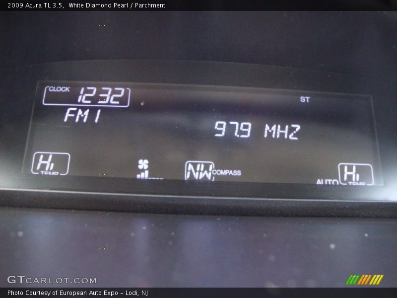 White Diamond Pearl / Parchment 2009 Acura TL 3.5