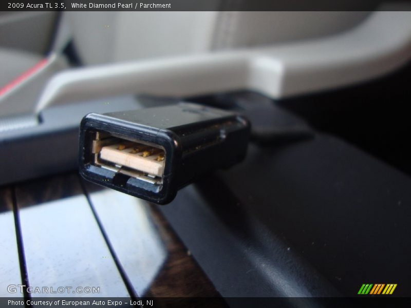 White Diamond Pearl / Parchment 2009 Acura TL 3.5