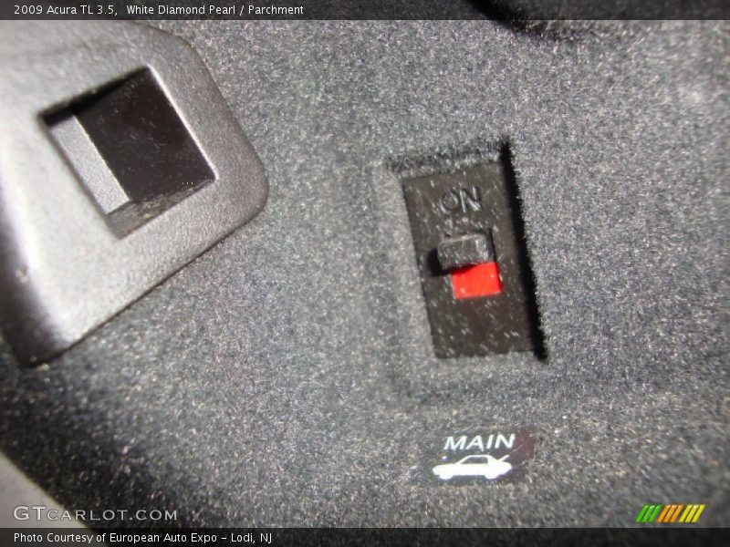 White Diamond Pearl / Parchment 2009 Acura TL 3.5