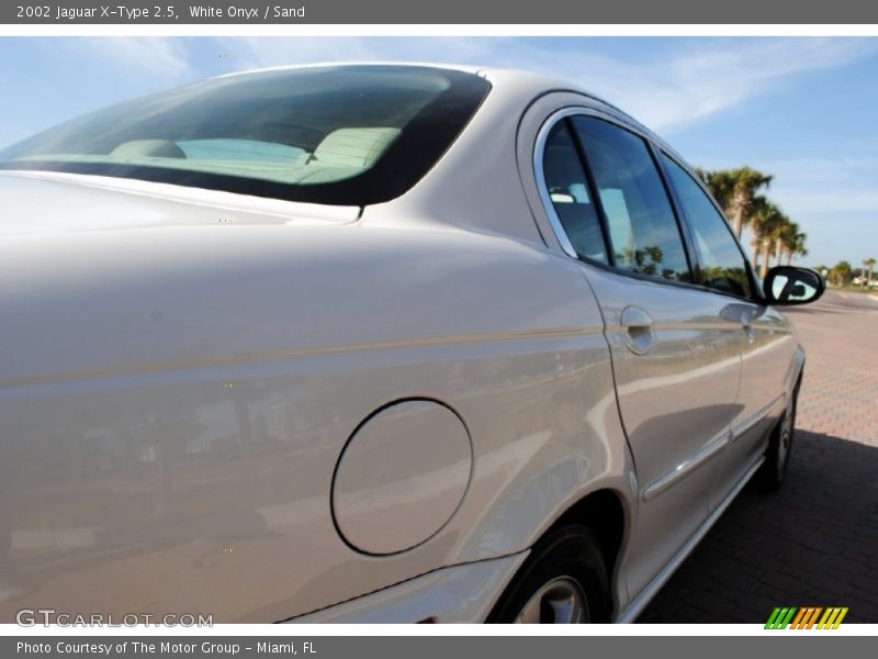 White Onyx / Sand 2002 Jaguar X-Type 2.5