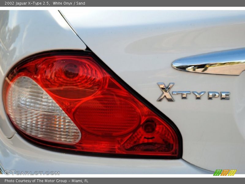 White Onyx / Sand 2002 Jaguar X-Type 2.5