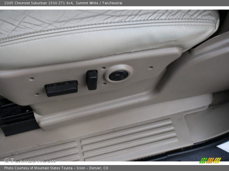 Summit White / Tan/Neutral 2005 Chevrolet Suburban 1500 Z71 4x4