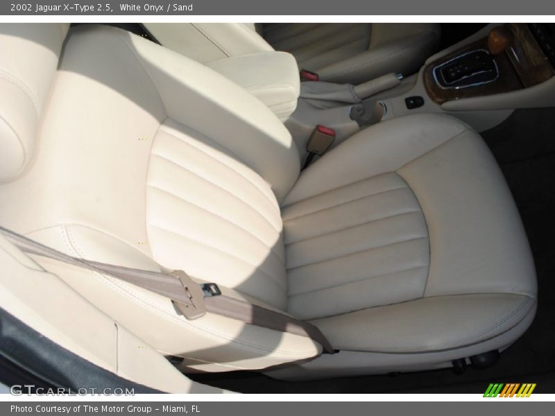 White Onyx / Sand 2002 Jaguar X-Type 2.5