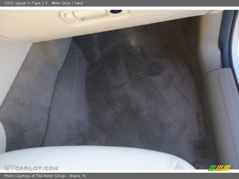 White Onyx / Sand 2002 Jaguar X-Type 2.5