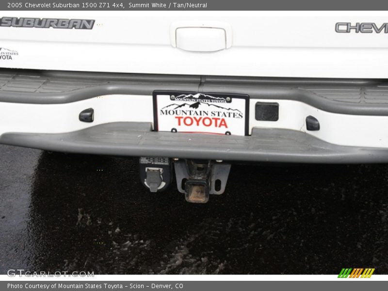 Summit White / Tan/Neutral 2005 Chevrolet Suburban 1500 Z71 4x4
