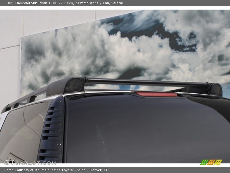 Summit White / Tan/Neutral 2005 Chevrolet Suburban 1500 Z71 4x4