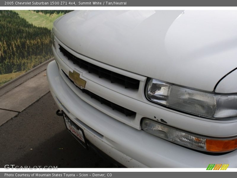 Summit White / Tan/Neutral 2005 Chevrolet Suburban 1500 Z71 4x4