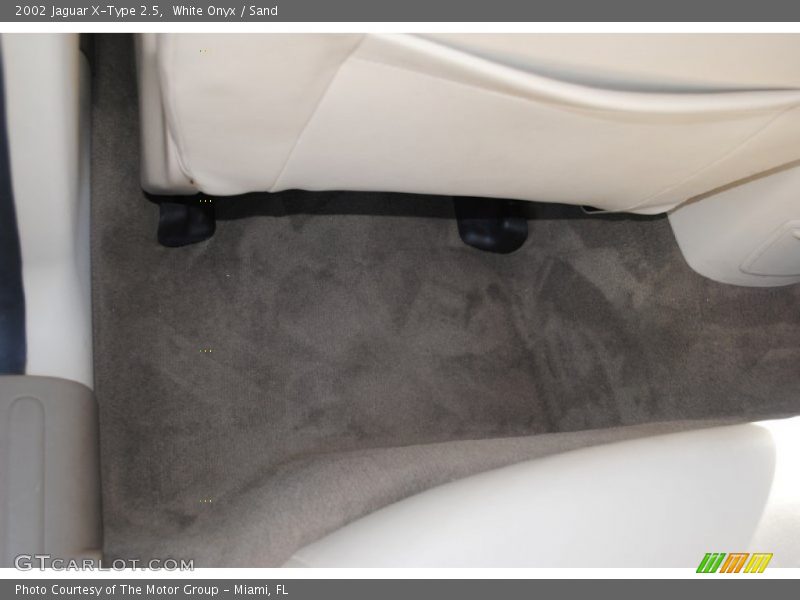 White Onyx / Sand 2002 Jaguar X-Type 2.5
