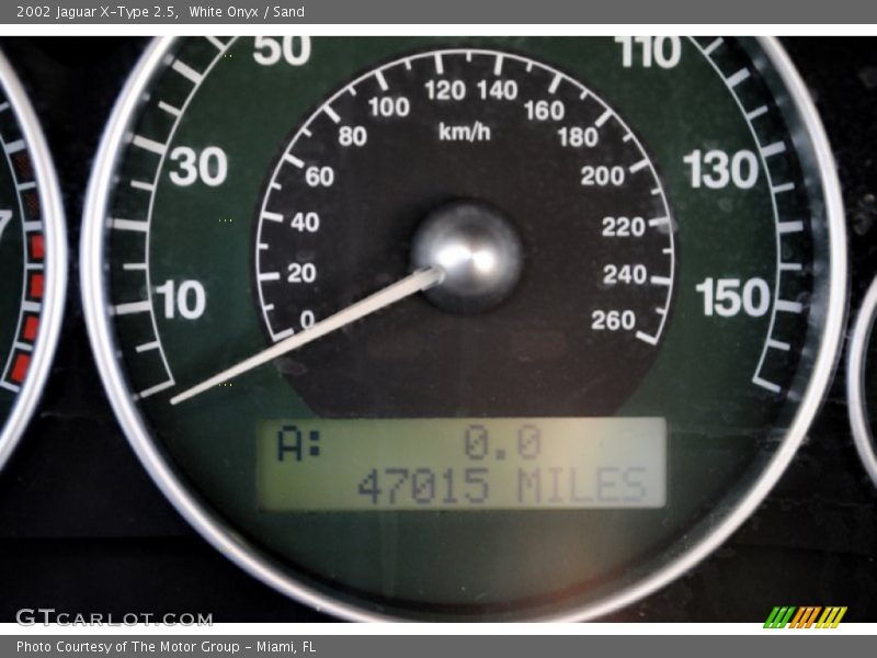 White Onyx / Sand 2002 Jaguar X-Type 2.5