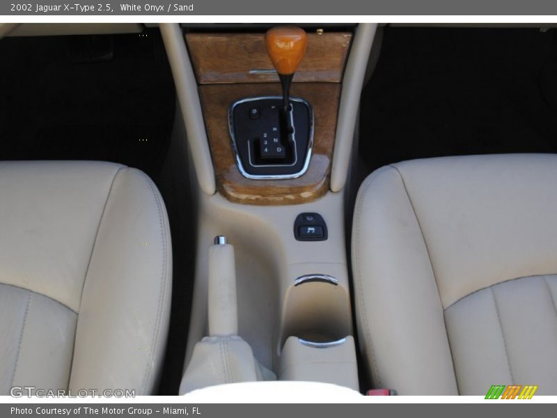 White Onyx / Sand 2002 Jaguar X-Type 2.5