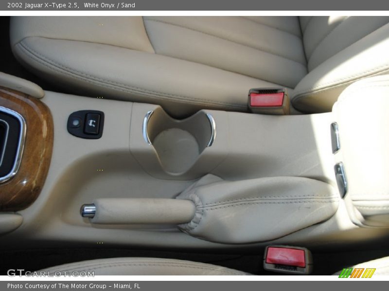 White Onyx / Sand 2002 Jaguar X-Type 2.5