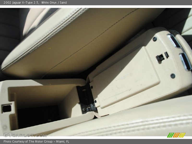 White Onyx / Sand 2002 Jaguar X-Type 2.5