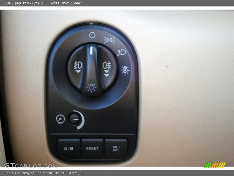 Controls of 2002 X-Type 2.5