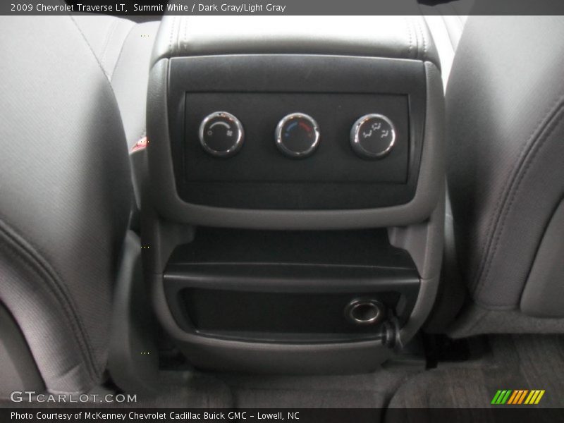 Summit White / Dark Gray/Light Gray 2009 Chevrolet Traverse LT