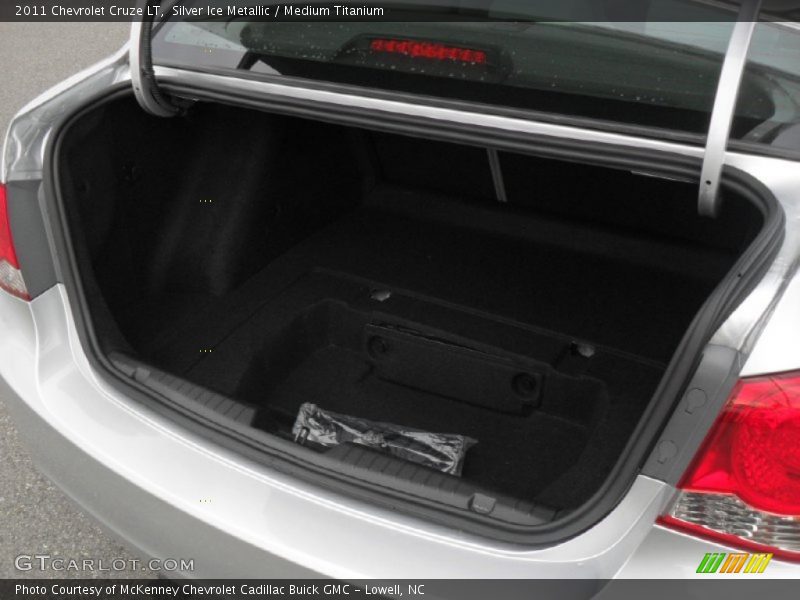 Silver Ice Metallic / Medium Titanium 2011 Chevrolet Cruze LT