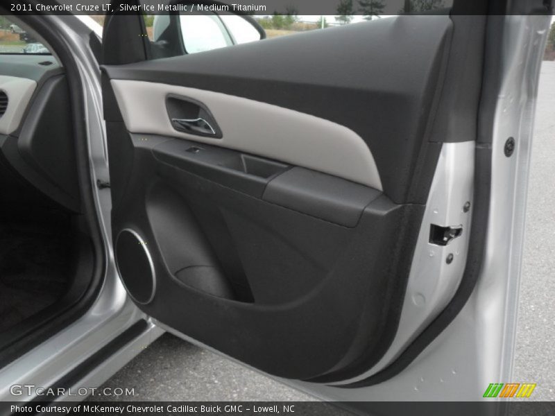 Silver Ice Metallic / Medium Titanium 2011 Chevrolet Cruze LT