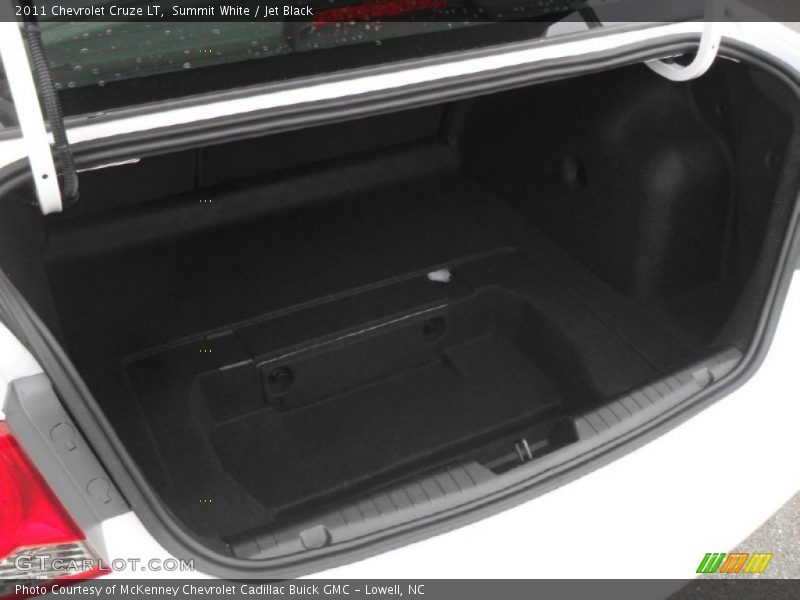 Summit White / Jet Black 2011 Chevrolet Cruze LT