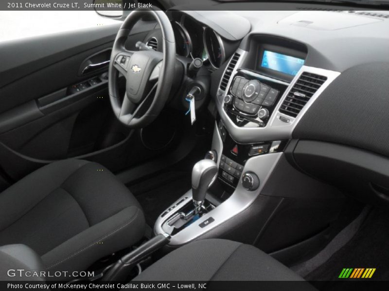 Summit White / Jet Black 2011 Chevrolet Cruze LT