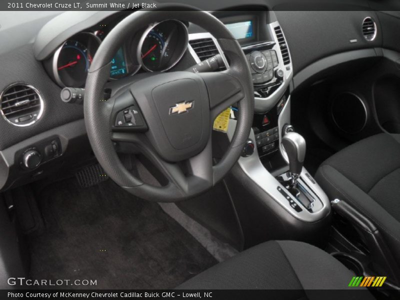 Summit White / Jet Black 2011 Chevrolet Cruze LT