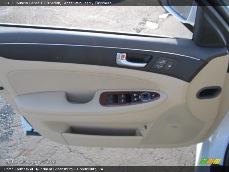 Door Panel of 2012 Genesis 3.8 Sedan