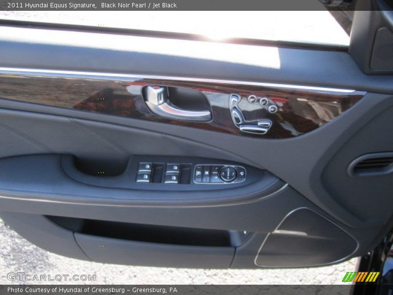 Door Panel of 2011 Equus Signature