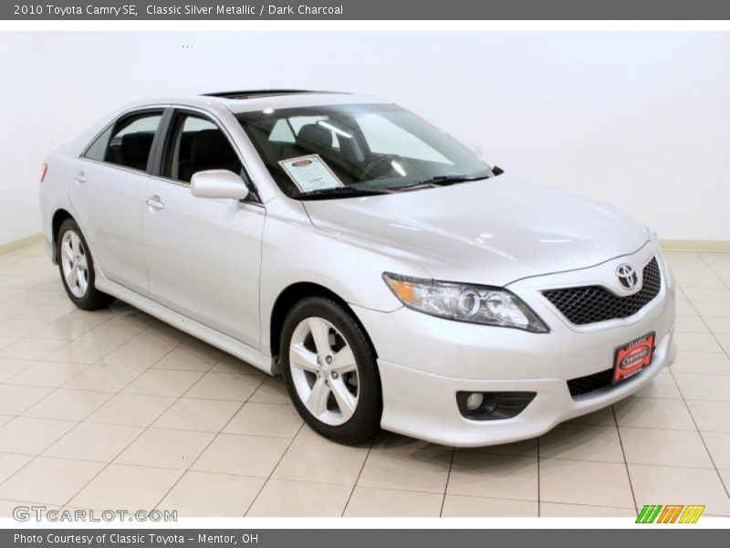 Front 3/4 View of 2010 Camry SE