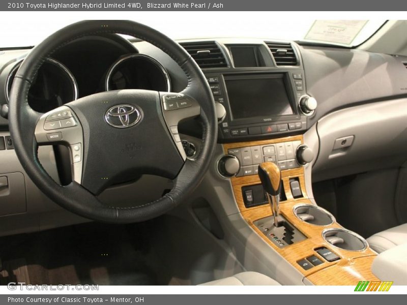 Dashboard of 2010 Highlander Hybrid Limited 4WD