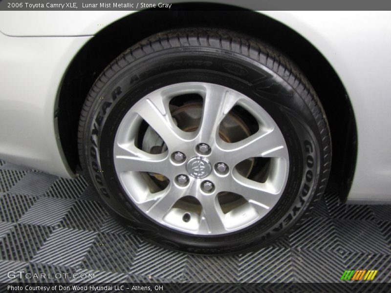 Lunar Mist Metallic / Stone Gray 2006 Toyota Camry XLE