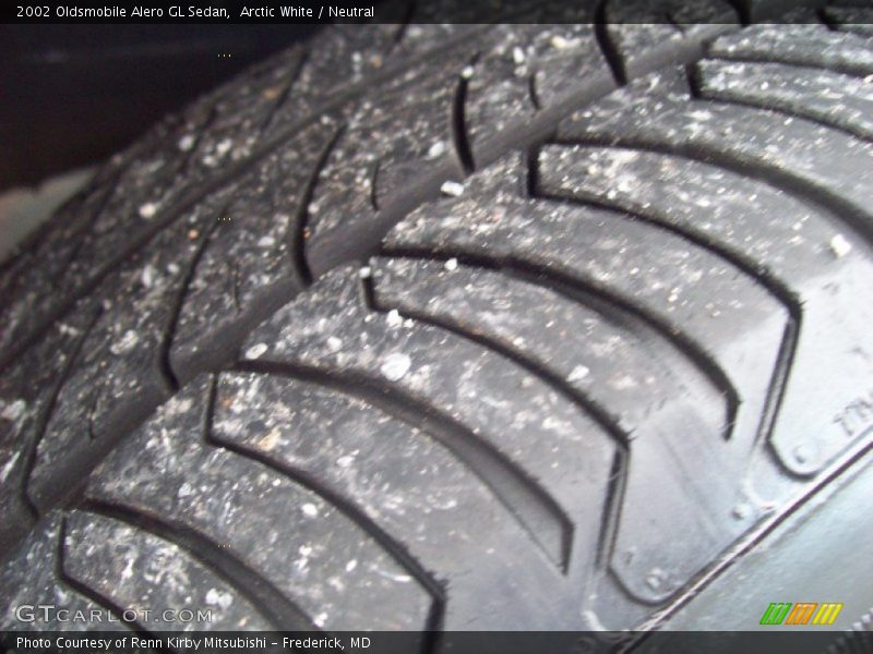 Arctic White / Neutral 2002 Oldsmobile Alero GL Sedan