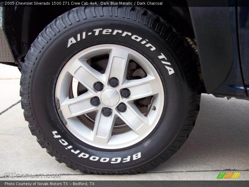 Dark Blue Metallic / Dark Charcoal 2005 Chevrolet Silverado 1500 Z71 Crew Cab 4x4