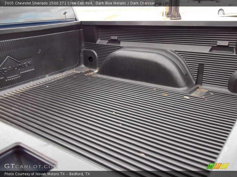 Dark Blue Metallic / Dark Charcoal 2005 Chevrolet Silverado 1500 Z71 Crew Cab 4x4