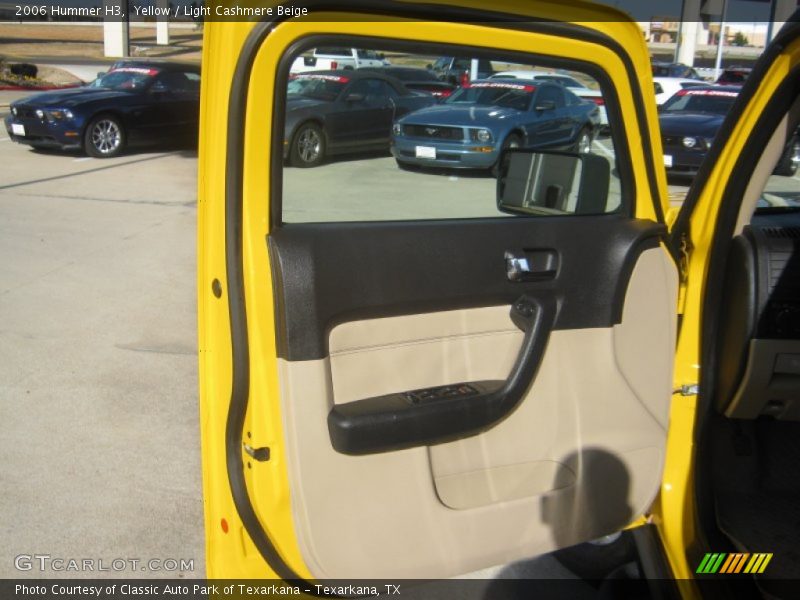 Yellow / Light Cashmere Beige 2006 Hummer H3
