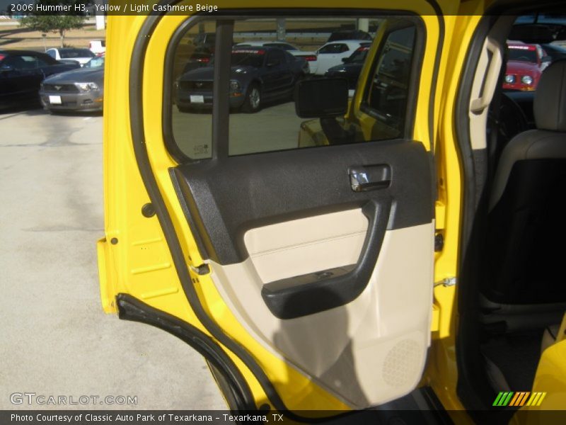 Yellow / Light Cashmere Beige 2006 Hummer H3