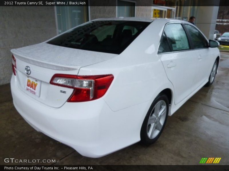 Super White / Black/Ash 2012 Toyota Camry SE