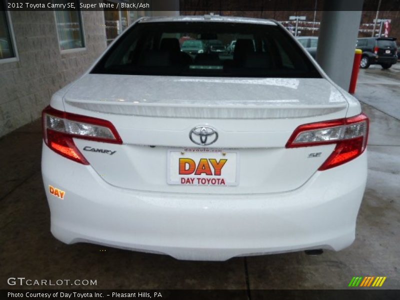 Super White / Black/Ash 2012 Toyota Camry SE