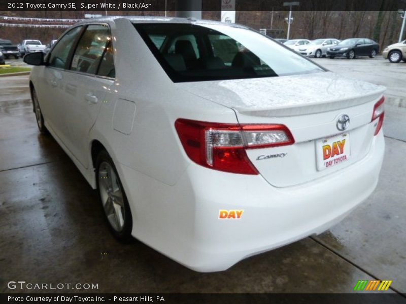 Super White / Black/Ash 2012 Toyota Camry SE
