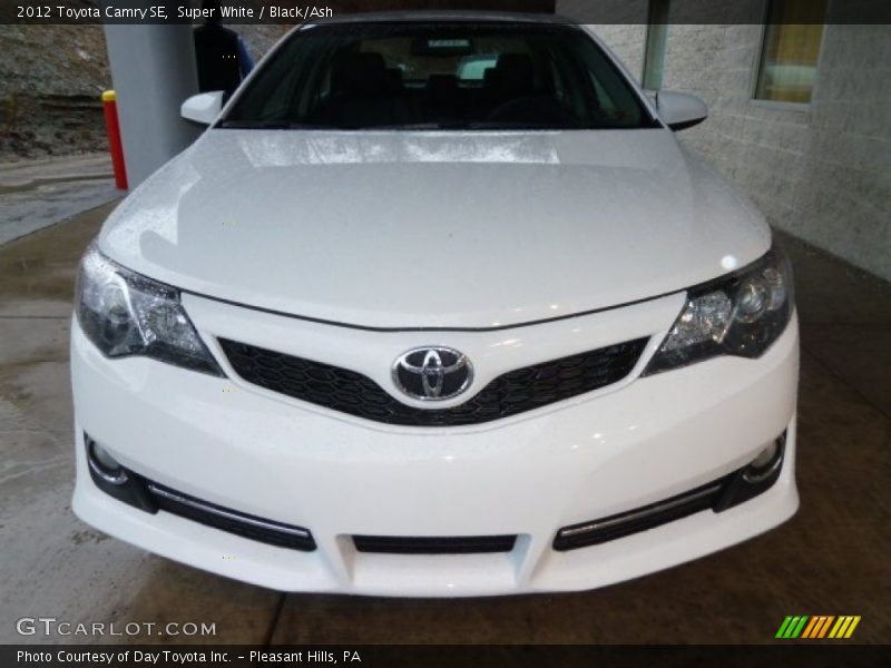 Super White / Black/Ash 2012 Toyota Camry SE