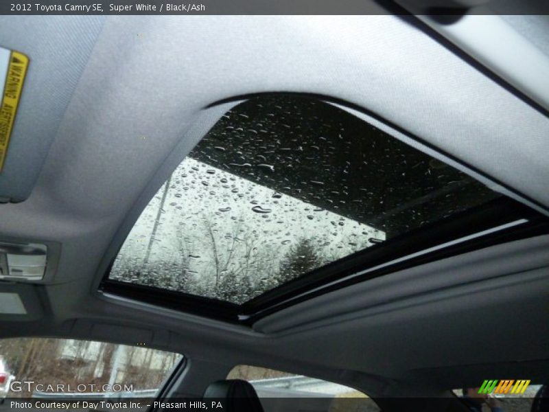 Super White / Black/Ash 2012 Toyota Camry SE