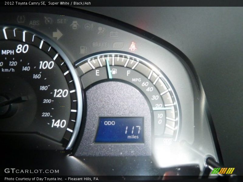 Super White / Black/Ash 2012 Toyota Camry SE