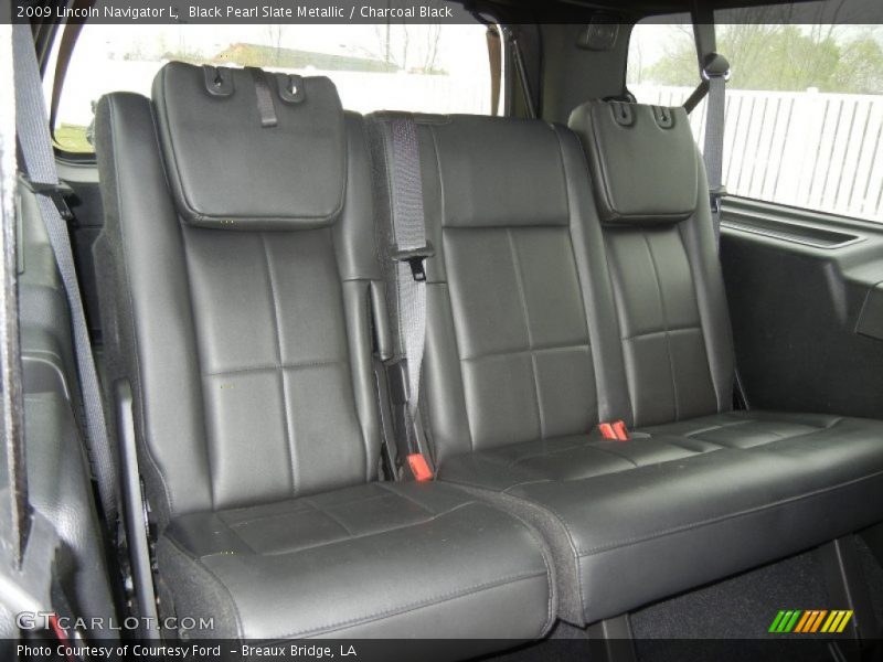 Rear Seat of 2009 Navigator L