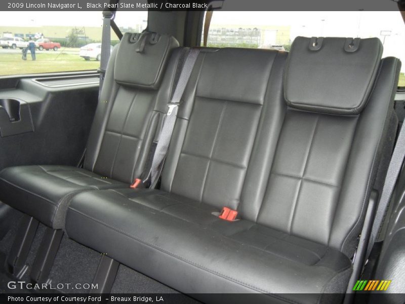 Rear Seat of 2009 Navigator L