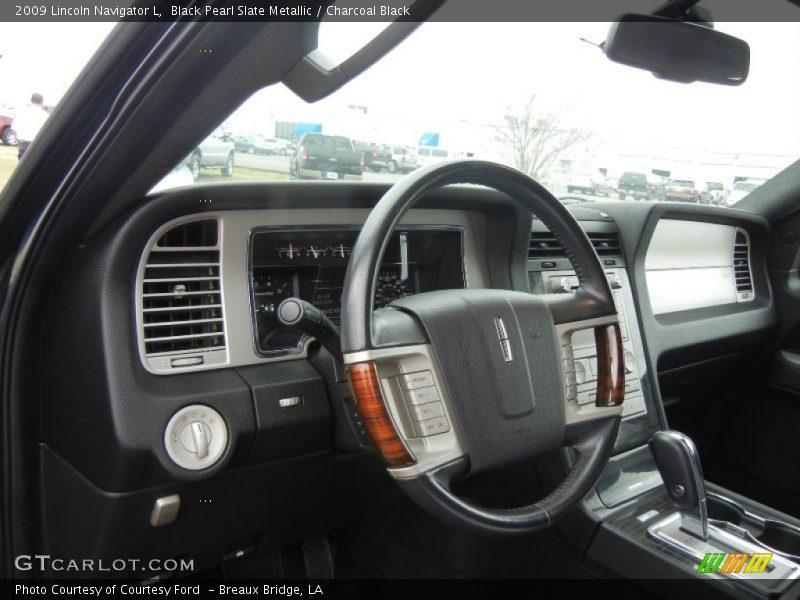 Dashboard of 2009 Navigator L