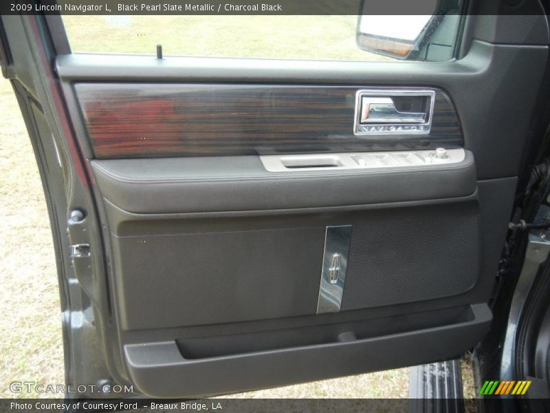 Door Panel of 2009 Navigator L