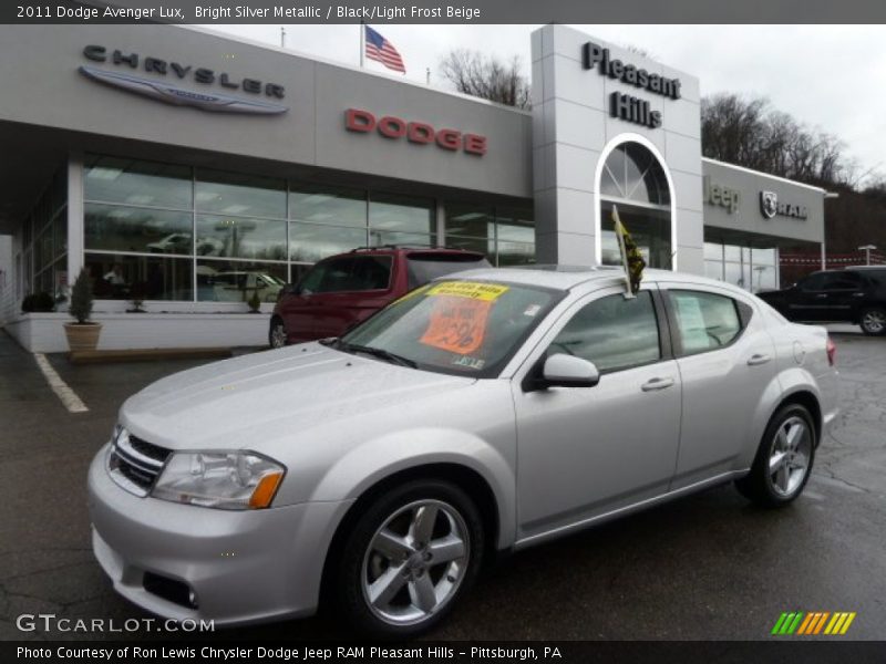 Bright Silver Metallic / Black/Light Frost Beige 2011 Dodge Avenger Lux