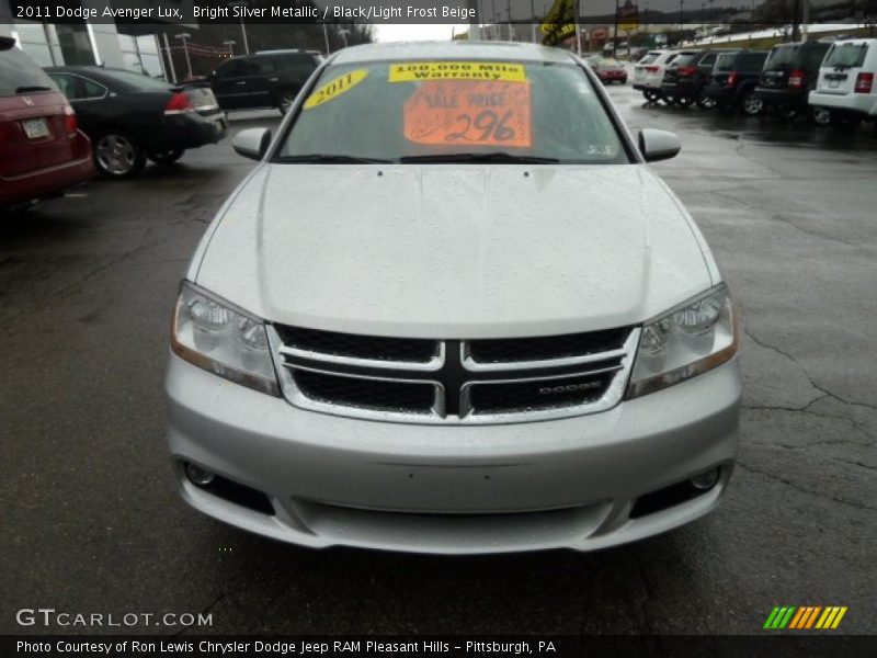 Bright Silver Metallic / Black/Light Frost Beige 2011 Dodge Avenger Lux
