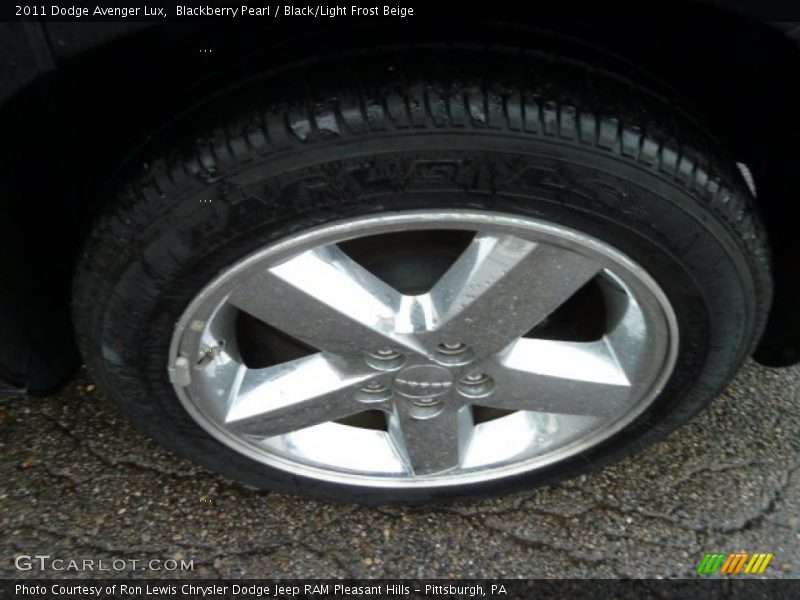 Blackberry Pearl / Black/Light Frost Beige 2011 Dodge Avenger Lux