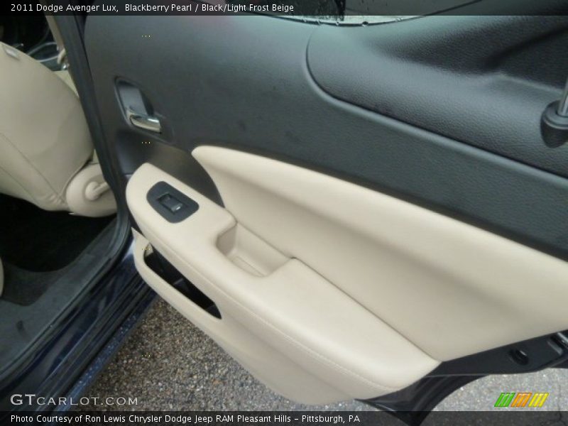 Blackberry Pearl / Black/Light Frost Beige 2011 Dodge Avenger Lux