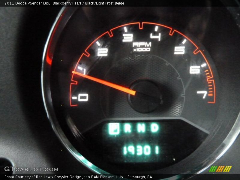 Blackberry Pearl / Black/Light Frost Beige 2011 Dodge Avenger Lux