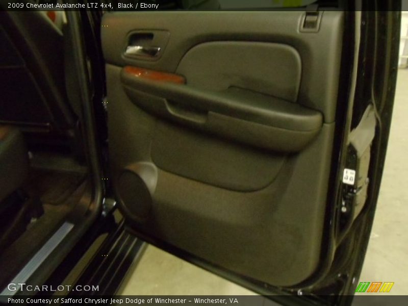 Black / Ebony 2009 Chevrolet Avalanche LTZ 4x4